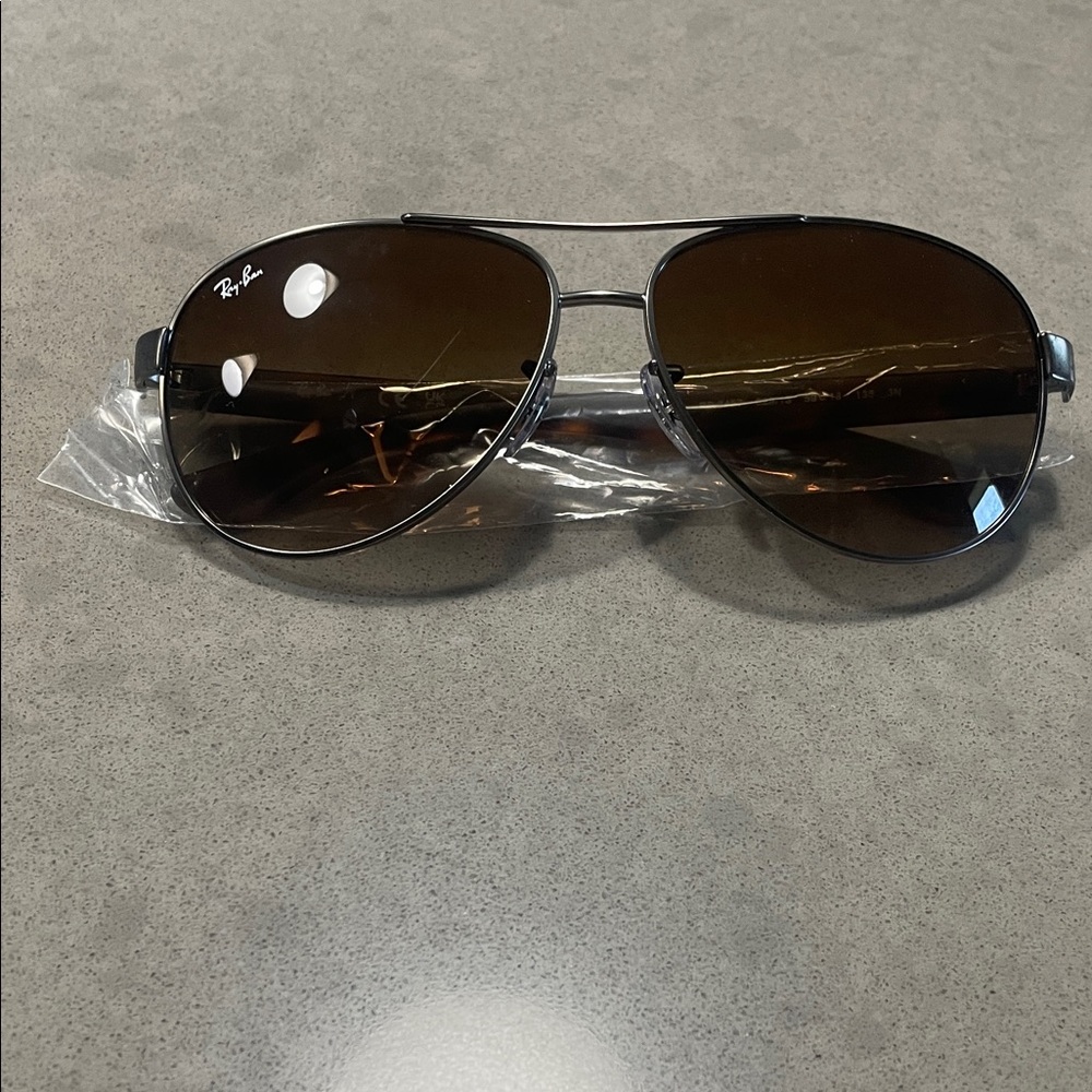 Ray-Ban Classic Aviator Sunglasses with Brown Lenses
Unisex shades